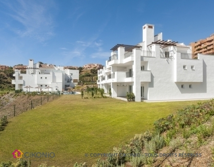 Costa del Sol Calme et dépaysement garantis dans cette résidence haut de gamme proposant des appartements 2 chambres avec vues exceptionnelles. Cikonio